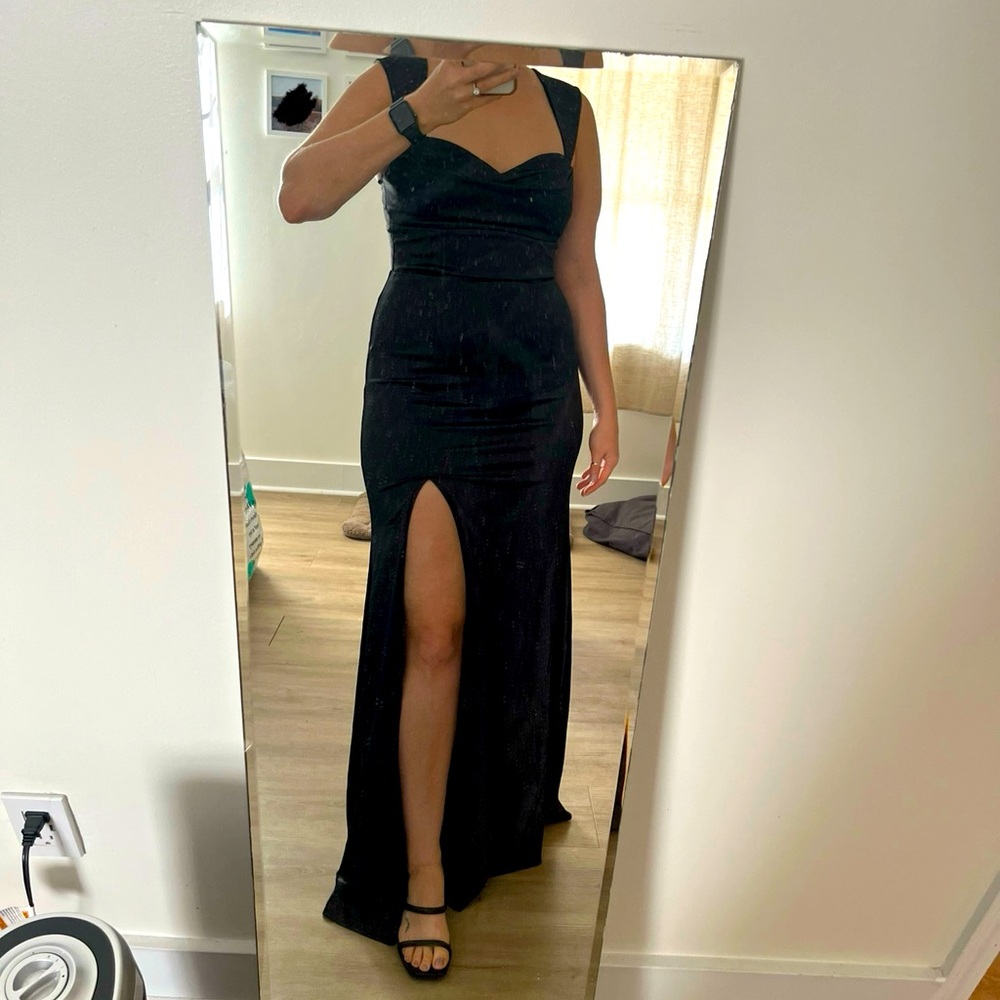 Beautiful Lulu’s black gown